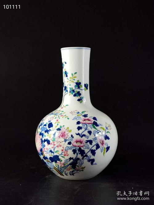 精品 大清雍正官窑 手绘青花粉彩花卉天球瓶 纯手工制作 绘画精细花瓣层层叠叠,层次分明,瓷质如玉,底足自然磨损,器型周正美观保存完好无损 尺寸如图买家自鉴
